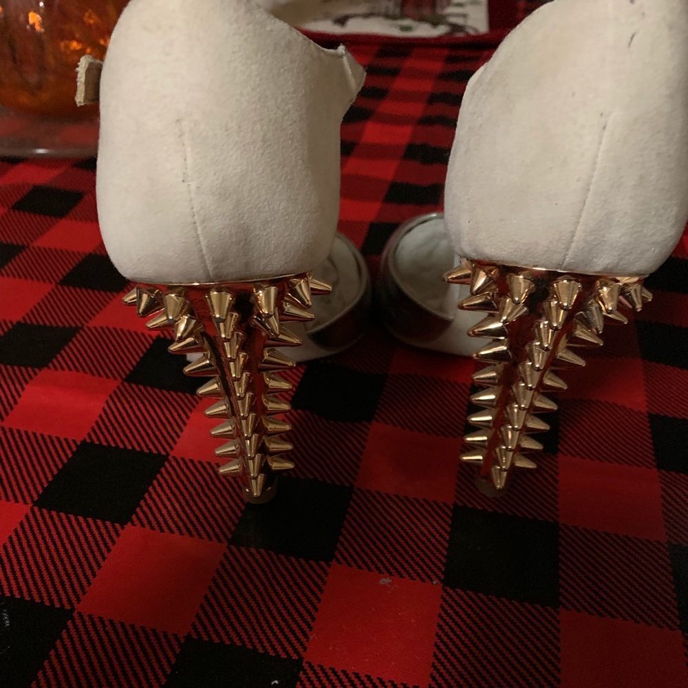 Spunky spiky heals